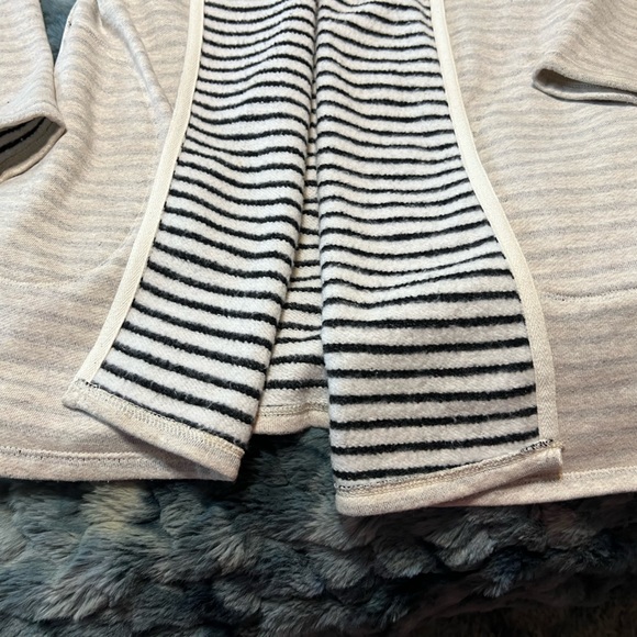 Sweater Jacket size small.  Excellent condition. - Picture 8 of 13